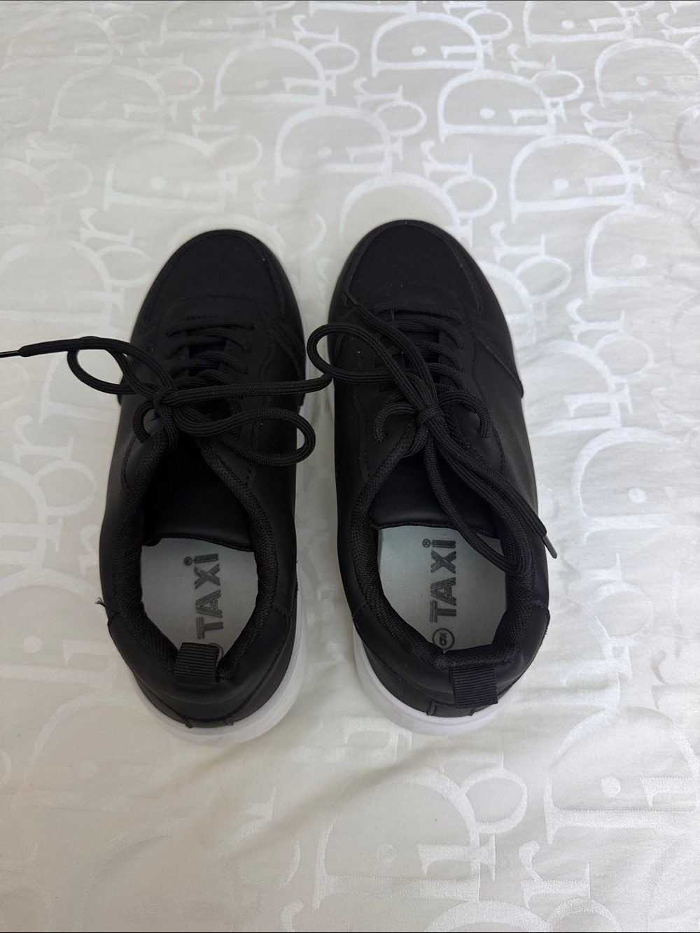 TAXI Woman’s Black Casual Lace-Up Sneakers